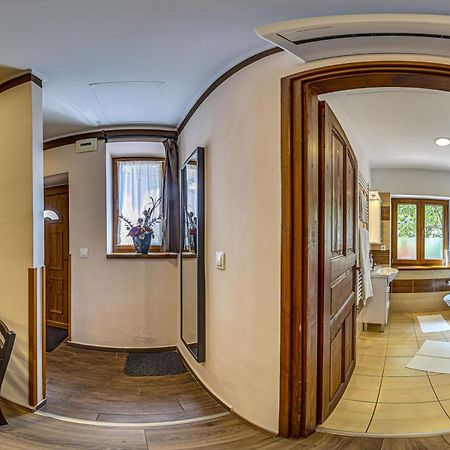 Napraforgo Wellness Haz Es Panzio Bed & Breakfast Pecs Bagian luar foto