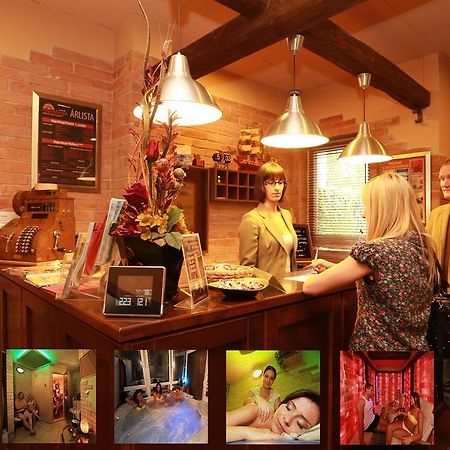 Napraforgo Wellness Haz Es Panzio Bed & Breakfast Pecs Bagian luar foto