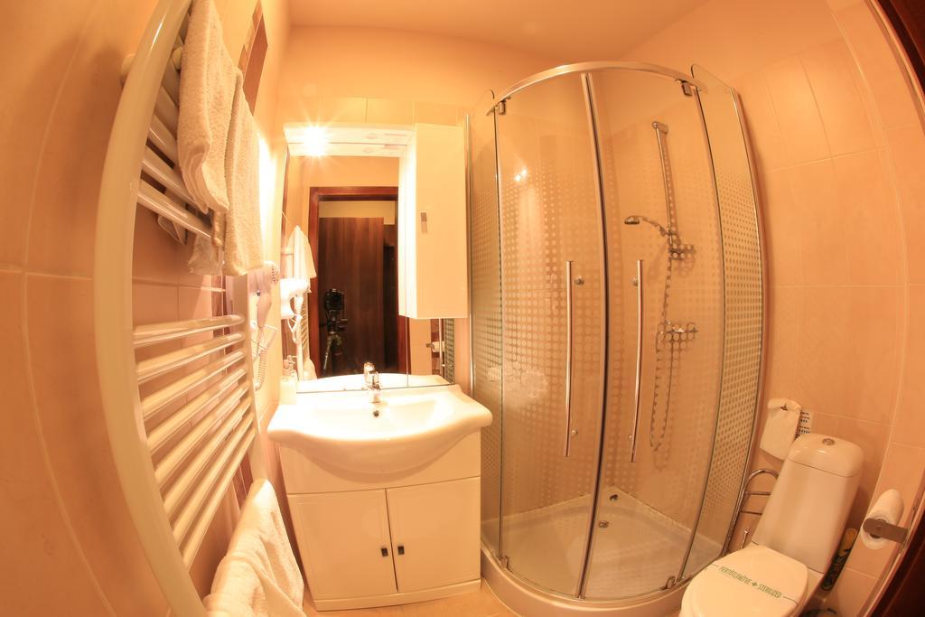 Napraforgo Wellness Haz Es Panzio Bed & Breakfast Pecs Bagian luar foto