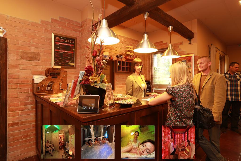 Napraforgo Wellness Haz Es Panzio Bed & Breakfast Pecs Bagian luar foto